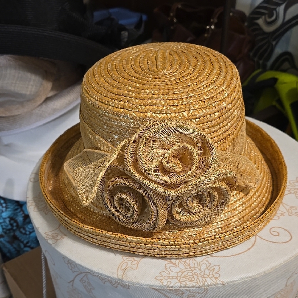 Elegant Gold Women's Hat with Floral Detail